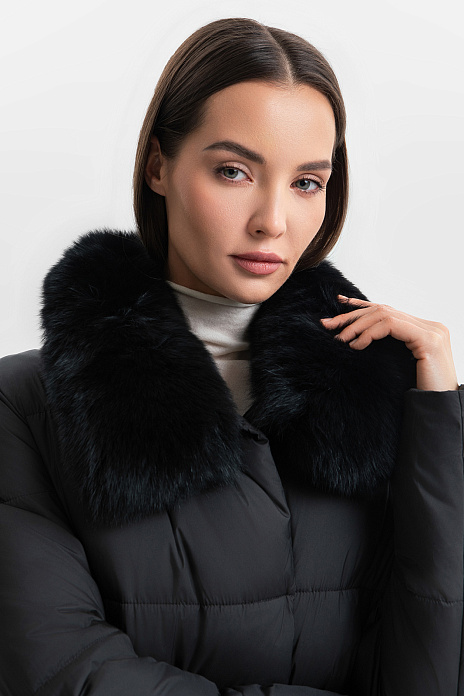 Пуховик с натуральным мехом, цвет Черный